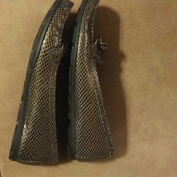 IF THE SHOE FITS, WEAR IT❣️Snake skin style Stuart Weitzman shoes - Picture 6 of 9